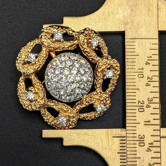 VINTAGE Gold Silver Rhinestone Pavé Textured Two Toned Brooch - Unsigned Beauty - Picture 5 of 5